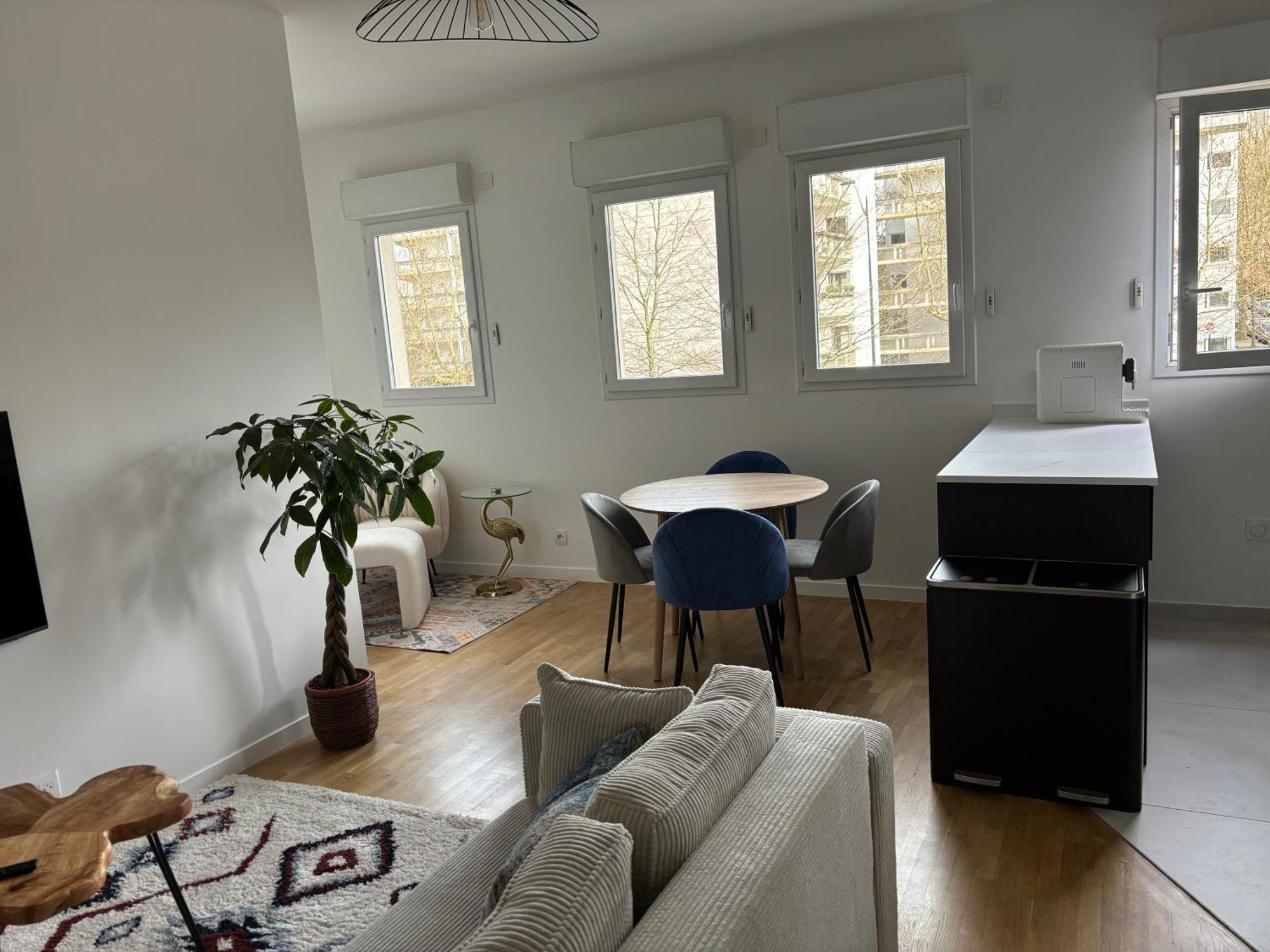 Le Boudoir - 2 Pieces Et Parking Apartment Le Plessis-Robinson Exterior photo